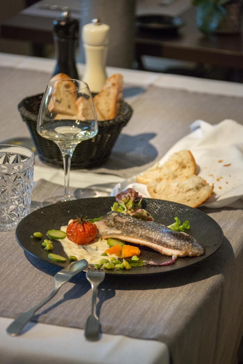 Hôtel La Brasserie Treignac Esterno foto